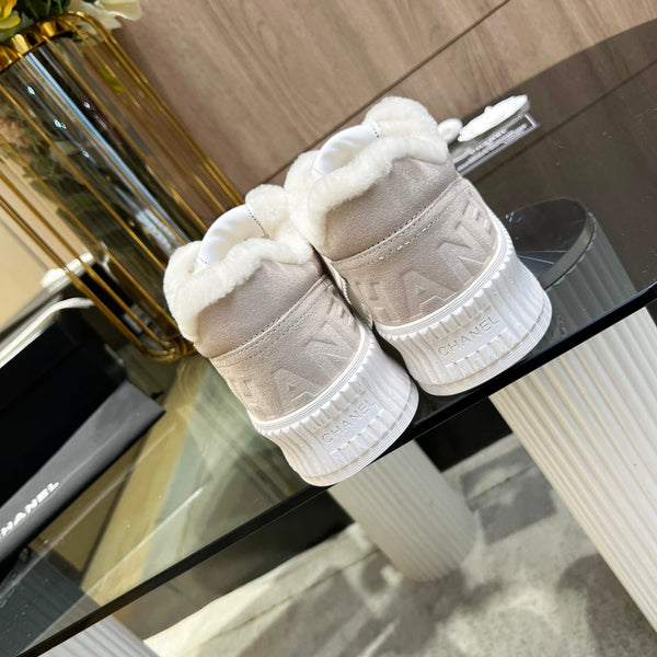 CC Sneaker Light Beige Suede With Fleece Lining 944567