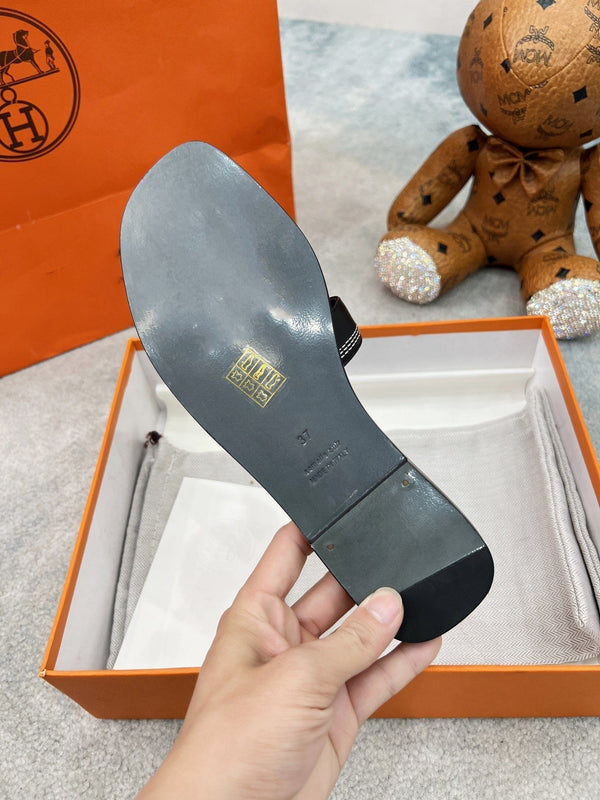 0ran sandal black white epsom