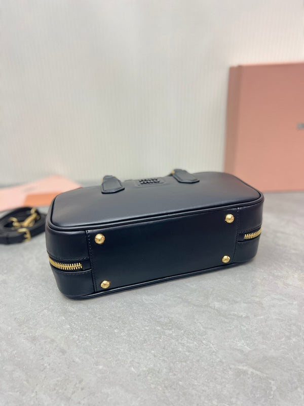 ARCADIE BAG 27 IN BLACK SHINY CALFSKIN