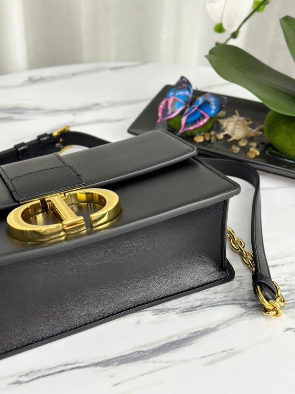 MONTAIGNE 25 BAG IN BLACK CALFSKIN