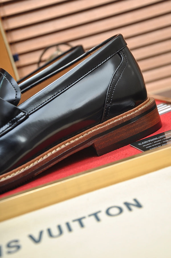 LV FLEX LOAFER IN GLOSSY BLACK CALFSKIN