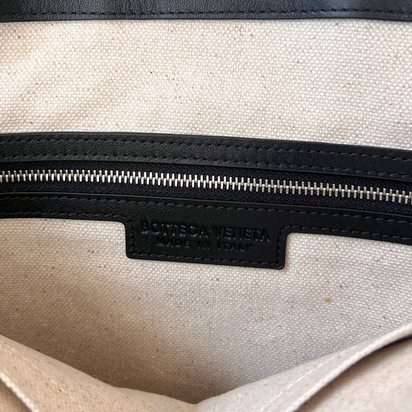 BORSA PORTELLO 41 IN VITELLO NERO E TELA BIANCA