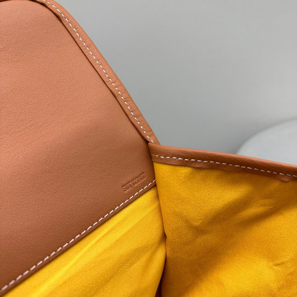 ZAINO LEGER 37 IN TELA GOYARDINE NERA CON RIFINITURE IN PELLE DI VITELLO COLOR TAN