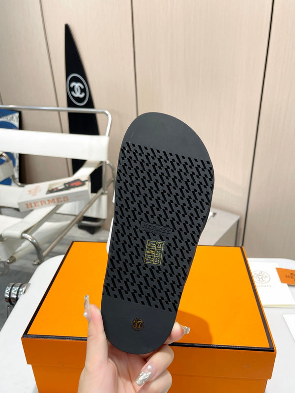 HM CHYPRE SANDAL WHITE WITH H-BUCKLE CALFSKIN