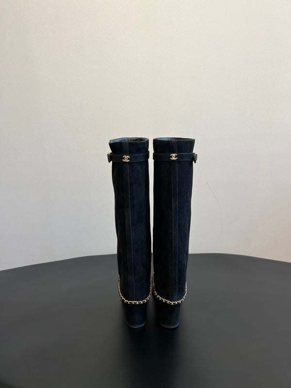 Stivali alti CC neri con catena in pelle scamosciata e vacchetta 944967