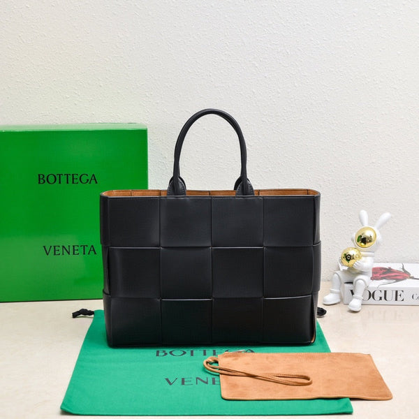 BV Medium Arco Tote 38cm Intreccio Leather