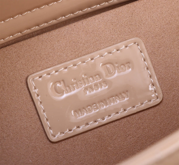 MEDIUM LADY D-JOY 26 BEIGE PELLE DI AGNELLO