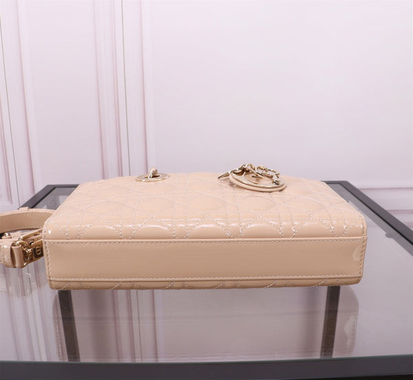 MEDIUM LADY D-JOY 26 BEIGE PELLE DI AGNELLO