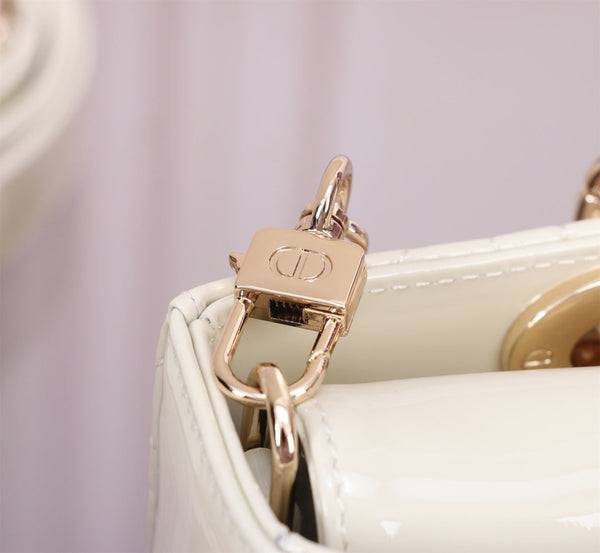 MEDIUM LADY D-JOY 26 PELLE DI AGNELLO BIANCA