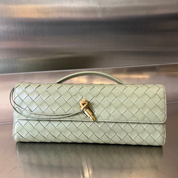 BV Borsa a mano lunga Andiamo con manico 31 cm Pelle di vitello verde chiaro Ghw