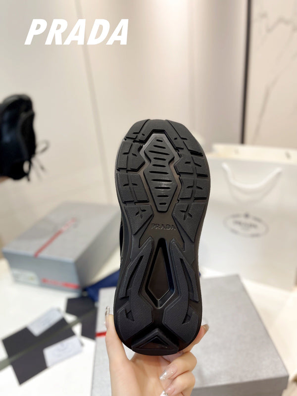 SNEAKERS PRA SYSTEME SPAZZOLATE IN PELLE DI VITELLO NERA