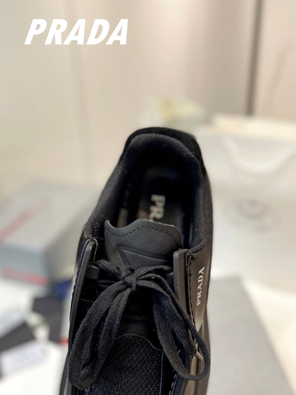 SNEAKERS PRA SYSTEME SPAZZOLATE IN PELLE DI VITELLO NERA