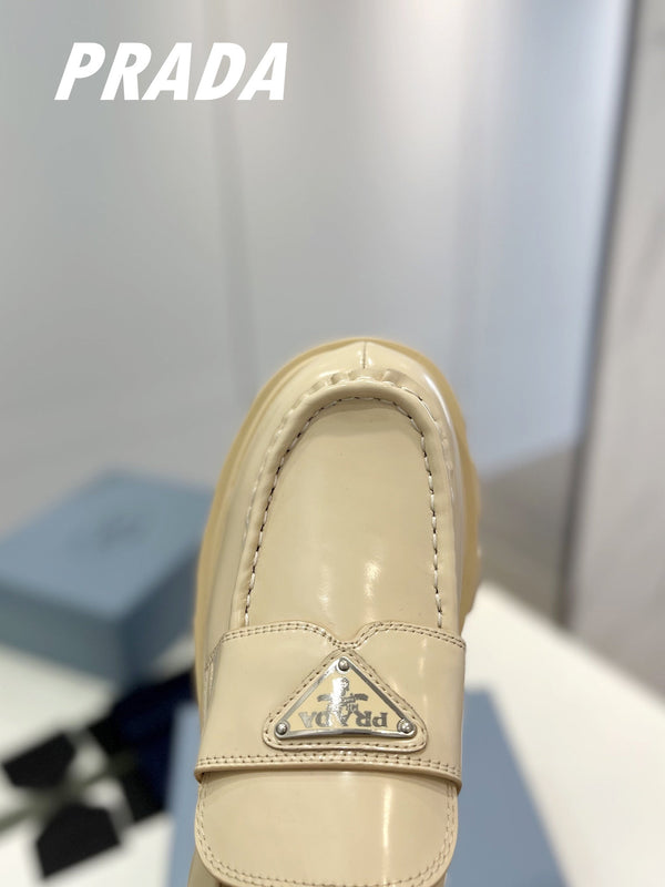 MOCASSINI MONOLITH IN PELLE SPAZZOLATA PRA BEIGE