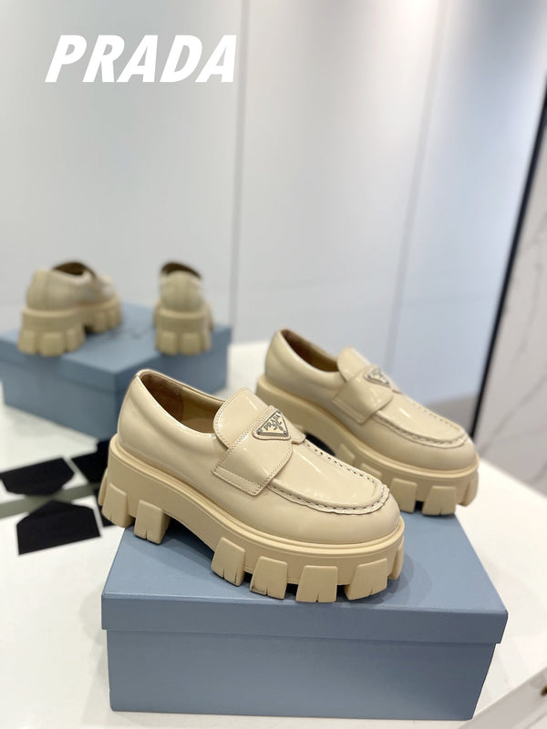 MOCASSINI MONOLITH IN PELLE SPAZZOLATA PRA BEIGE