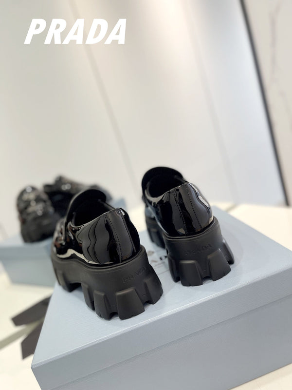 MOCASSINI MONOLITH IN PELLE SPAZZOLATA PRA NERO LUCIDO