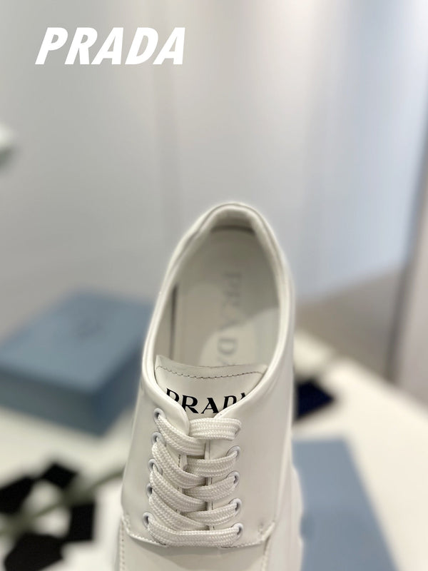 MOCASSINI CON LACCI IN PELLE SPAZZOLATA PRA MONOLITH BIANCHI