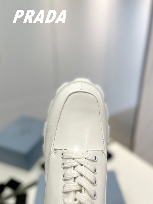 MOCASSINI CON LACCI IN PELLE SPAZZOLATA PRA MONOLITH BIANCHI