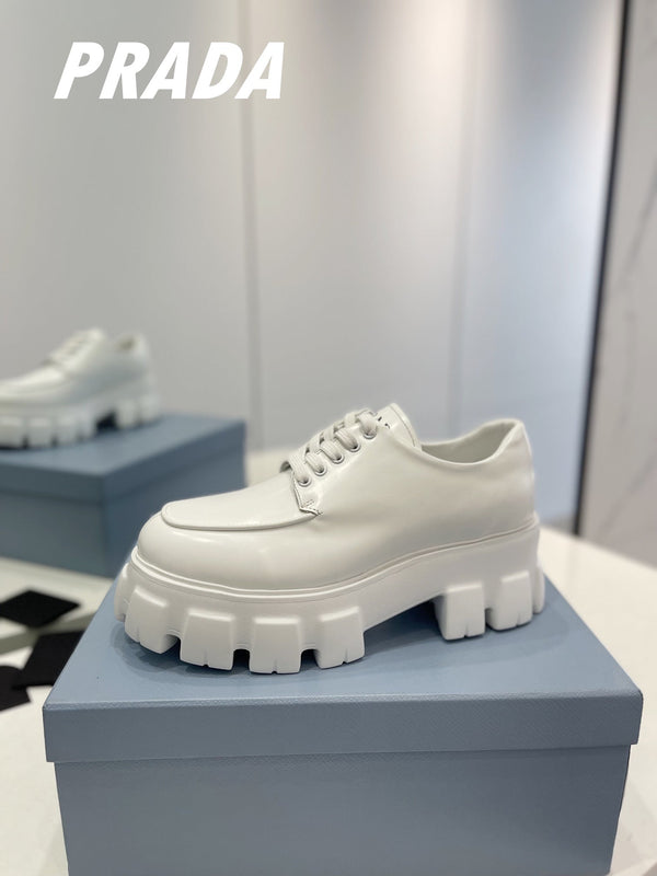 MOCASSINI CON LACCI IN PELLE SPAZZOLATA PRA MONOLITH BIANCHI