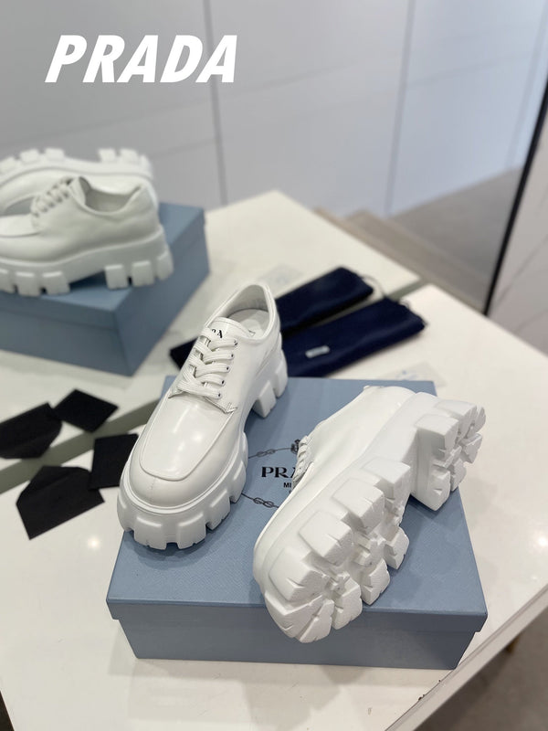 MOCASSINI CON LACCI IN PELLE SPAZZOLATA PRA MONOLITH BIANCHI