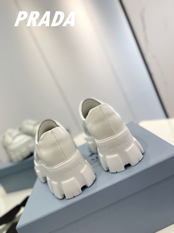 MOCASSINI CON LACCI IN PELLE SPAZZOLATA PRA MONOLITH BIANCHI