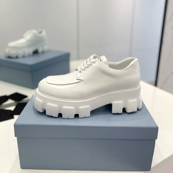 MONOLITH LACE-UP LOAFER IN WHITE CALFSKIN ATTACHED TRIANGLE LOGO