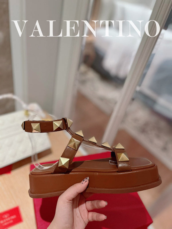 SANDALI ROCKSTUD PLATFORM IN PELLE DI VITELLO BRONZO
