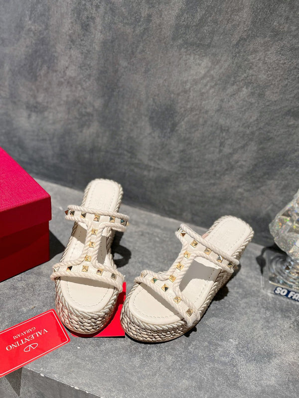 SANDALO ROCKSTUD IN NAPPA LAMINATA CON ZEPPA 100 MM BIANCO