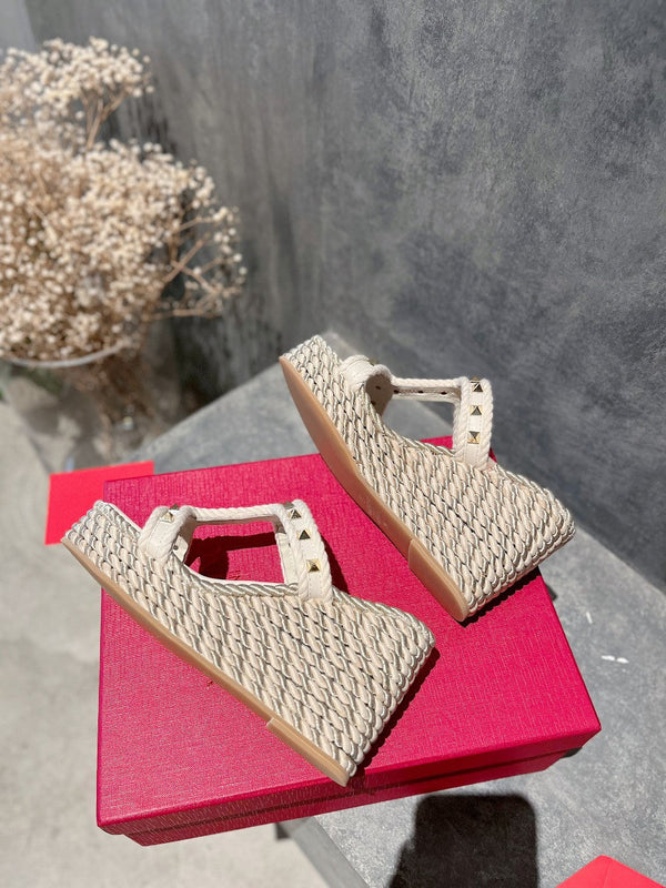 SANDALO ROCKSTUD IN NAPPA LAMINATA CON ZEPPA 100 MM BIANCO