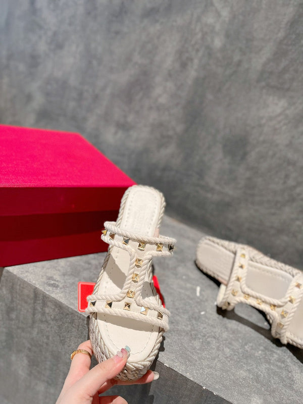 SANDALO ROCKSTUD IN NAPPA LAMINATA CON ZEPPA 100 MM BIANCO