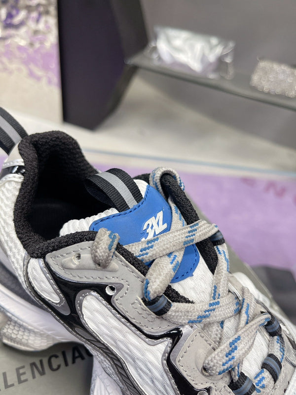 3XL SNEAKER IN WHITE GRAY BLUE MESH AND POLYURETHANE