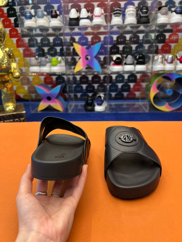 CD CIRCLE SLIPPER BLACK CALFSKIN