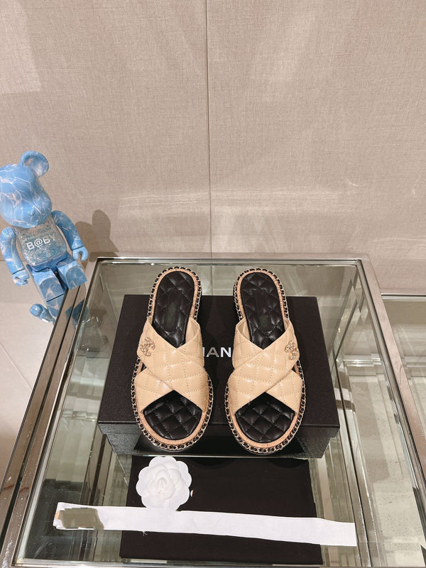 cross slippers 50 beige black quilted lambskin