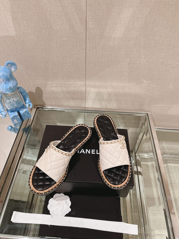 mule sandal 30 white black quilted lambskin