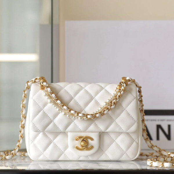 cc 24p mini borsa con patta 17cm pelle di agnello bianca catena di perle