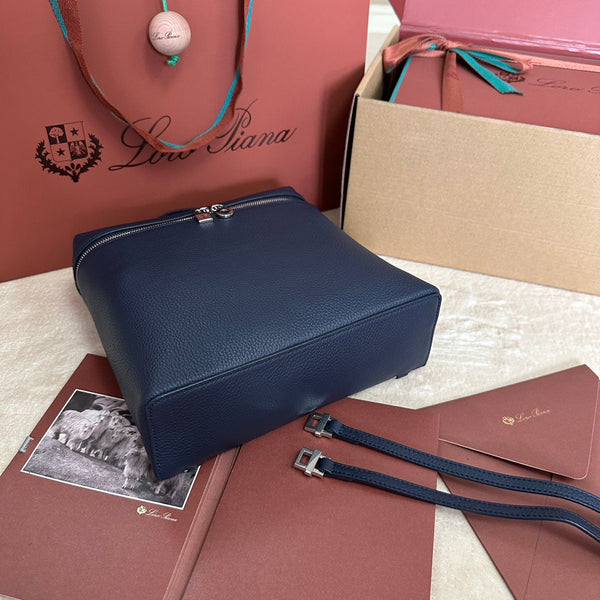 ZAINO CON TASCA EXTRA L23.5 IN PELLE DI VITELLO BLU NAVY CON FERRAMENTA ARGENTO