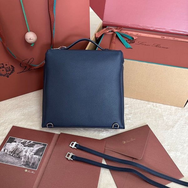 ZAINO CON TASCA EXTRA L23.5 IN PELLE DI VITELLO BLU NAVY CON FERRAMENTA ARGENTO