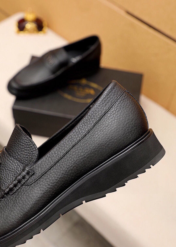 MOCASSINO PRA IN PELLE DI VITELLO MARTELLATA NERA