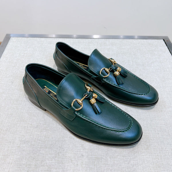 Mocassino con nappe da uomo GG in pelle di vitello verde 361358
