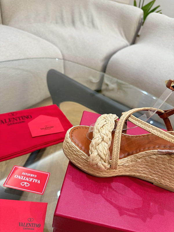 SANDALI CON ZEPPA GARAVANI ROCKSTUD IN VITELLO BRONZO E RAFIA BEIGE