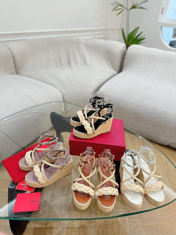 SANDALI CON ZEPPA GARAVANI ROCKSTUD IN VITELLO BRONZO E RAFIA BEIGE