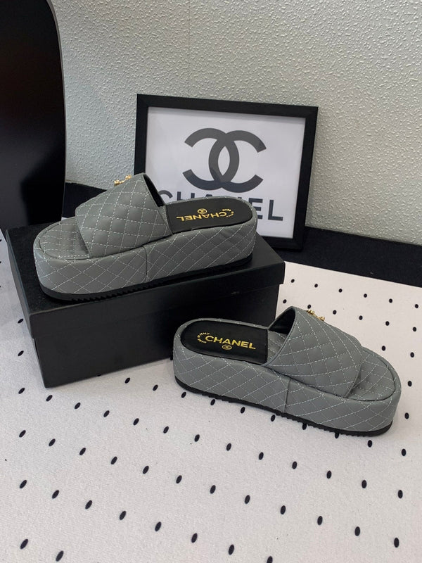 cc rock grigio trapuntato in pelle di vitello con plateau