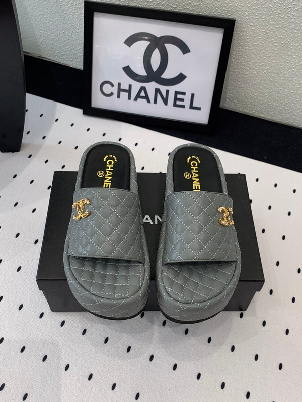 cc rock grigio trapuntato in pelle di vitello con plateau