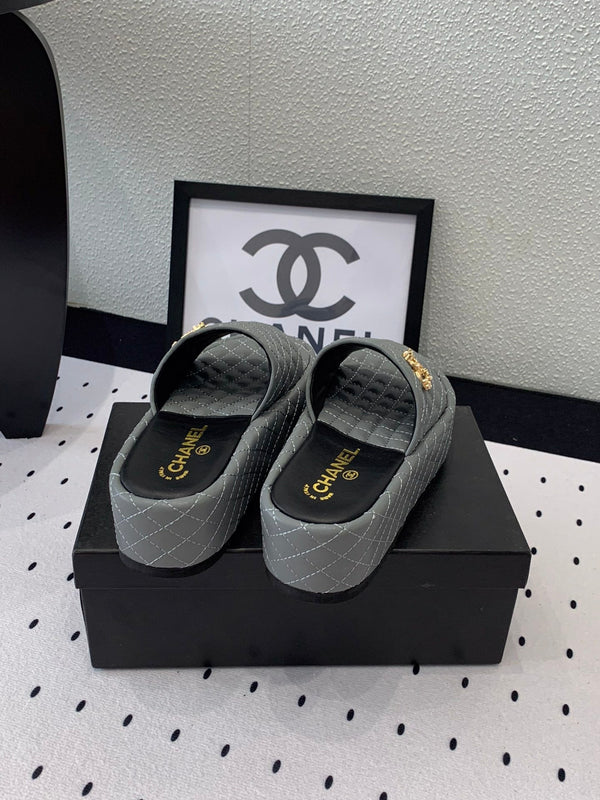 cc rock grigio trapuntato in pelle di vitello con plateau