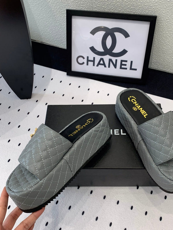 cc rock grigio trapuntato in pelle di vitello con plateau