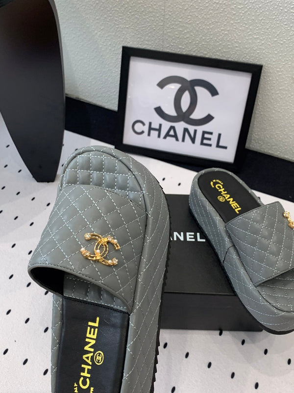 cc rock grigio trapuntato in pelle di vitello con plateau