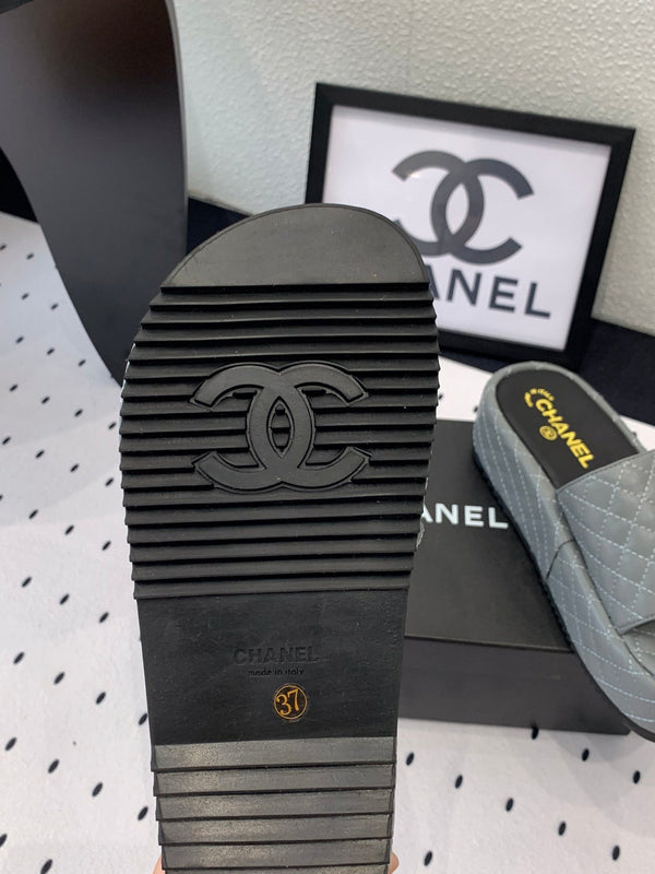 cc rock grigio trapuntato in pelle di vitello con plateau