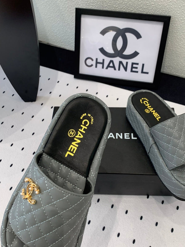 cc rock grigio trapuntato in pelle di vitello con plateau