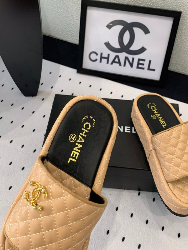 cc beige trapuntato in pelle di vitello con plateau