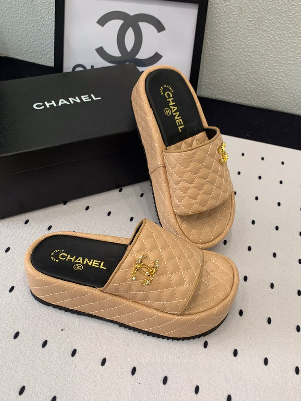 cc beige trapuntato in pelle di vitello con plateau