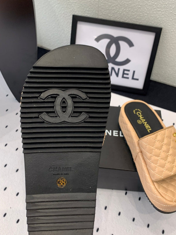 cc beige trapuntato in pelle di vitello con plateau